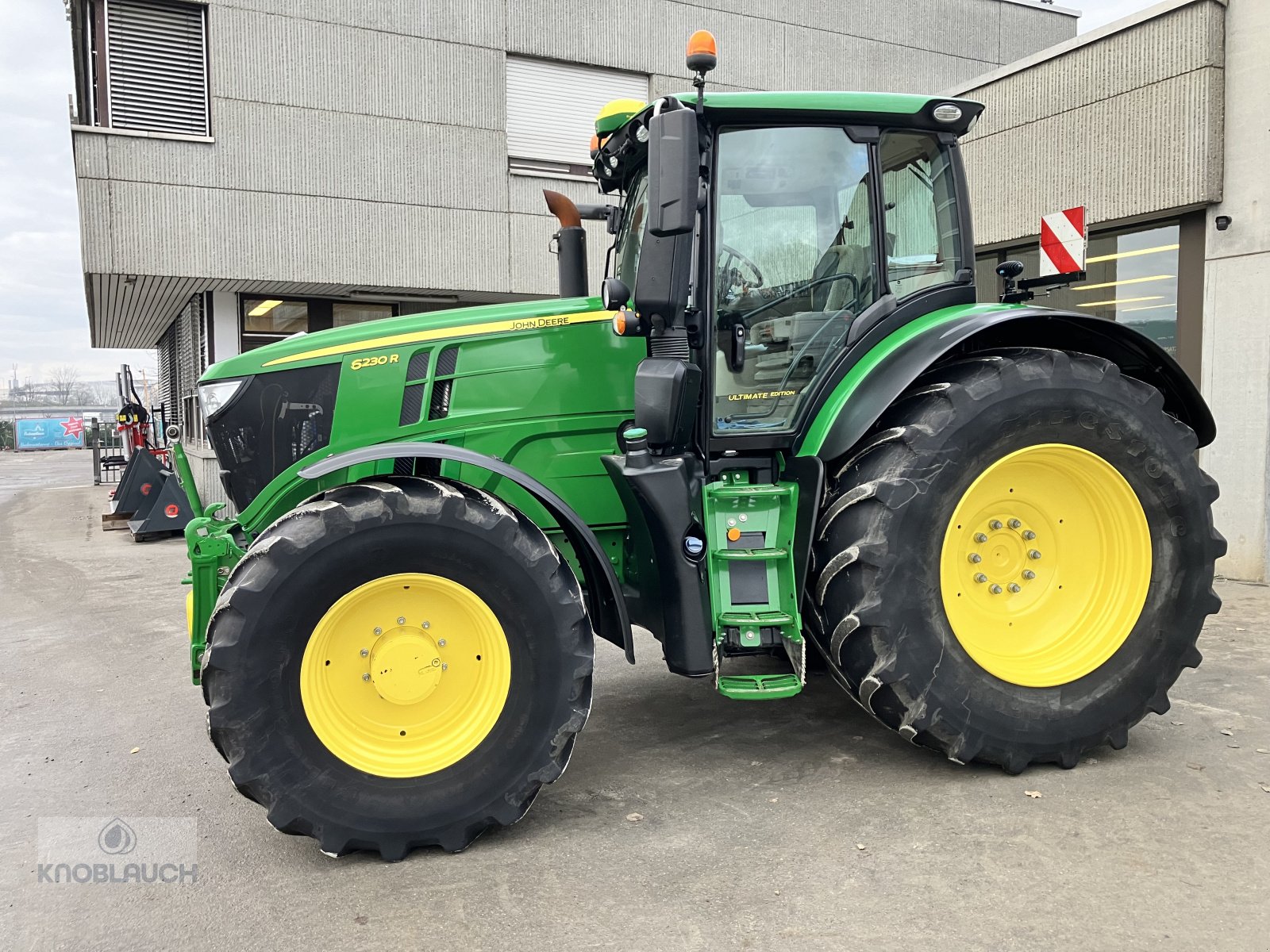 Traktor типа John Deere 6230R, Gebrauchtmaschine в Ravensburg (Фотография 2)