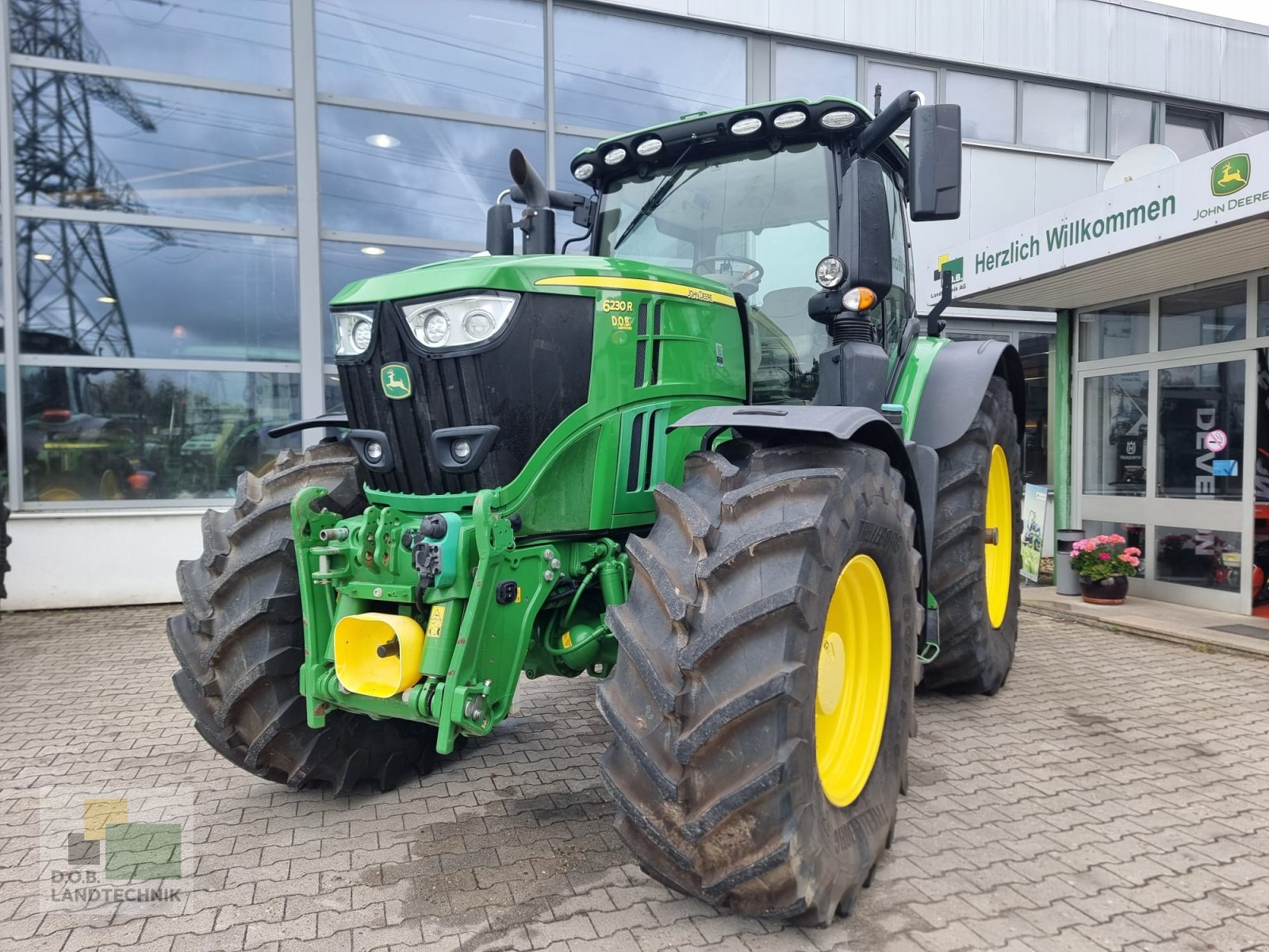 Traktor van het type John Deere 6230R, Gebrauchtmaschine in Regensburg (Foto 1)