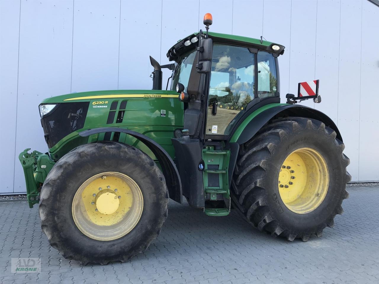 Traktor des Typs John Deere 6230R, Gebrauchtmaschine in Alt-Mölln (Bild 1)