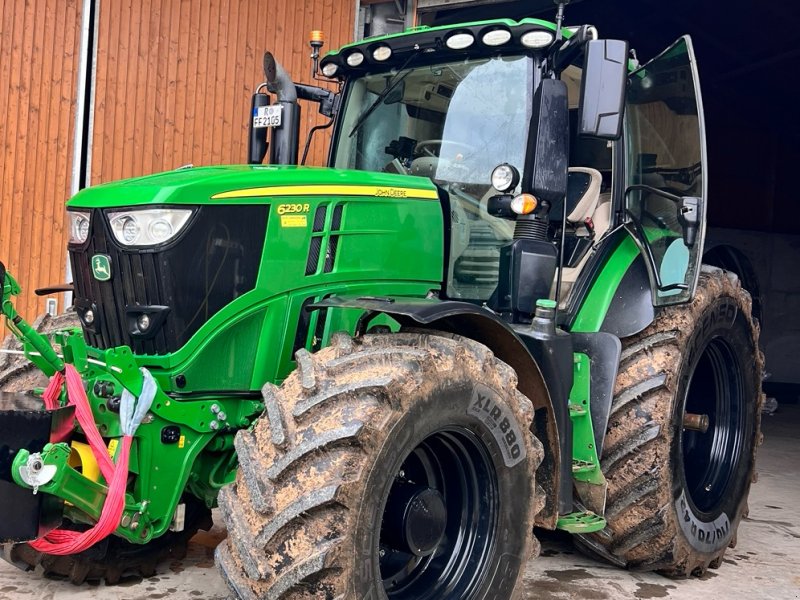 Traktor of the type John Deere 6230R, Gebrauchtmaschine in Alteglofsheim (Picture 1)