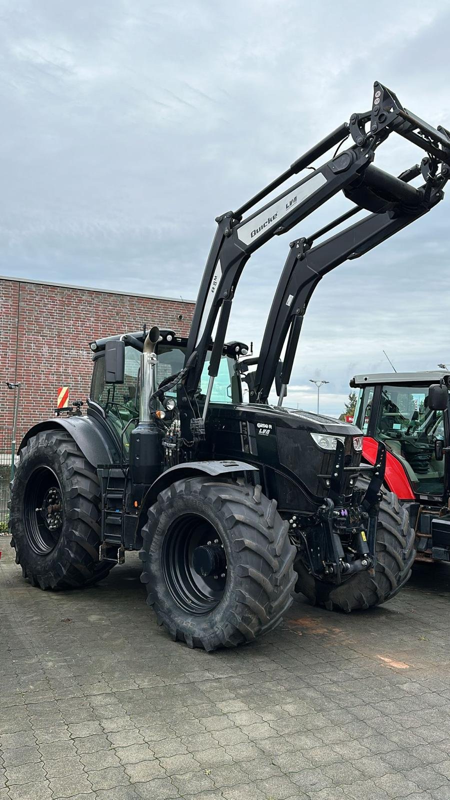 Traktor des Typs John Deere 6250 R, Gebrauchtmaschine in Husum (Bild 1)