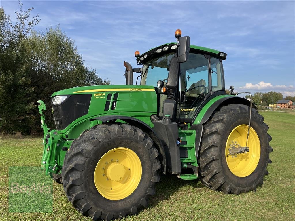 Traktor van het type John Deere 6250 R, Gebrauchtmaschine in Waldkirchen (Foto 1)