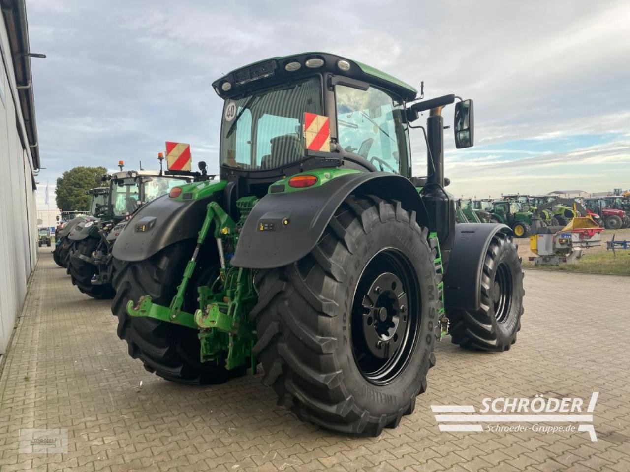 Traktor des Typs John Deere 6250 R, Gebrauchtmaschine in Wildeshausen (Bild 3)