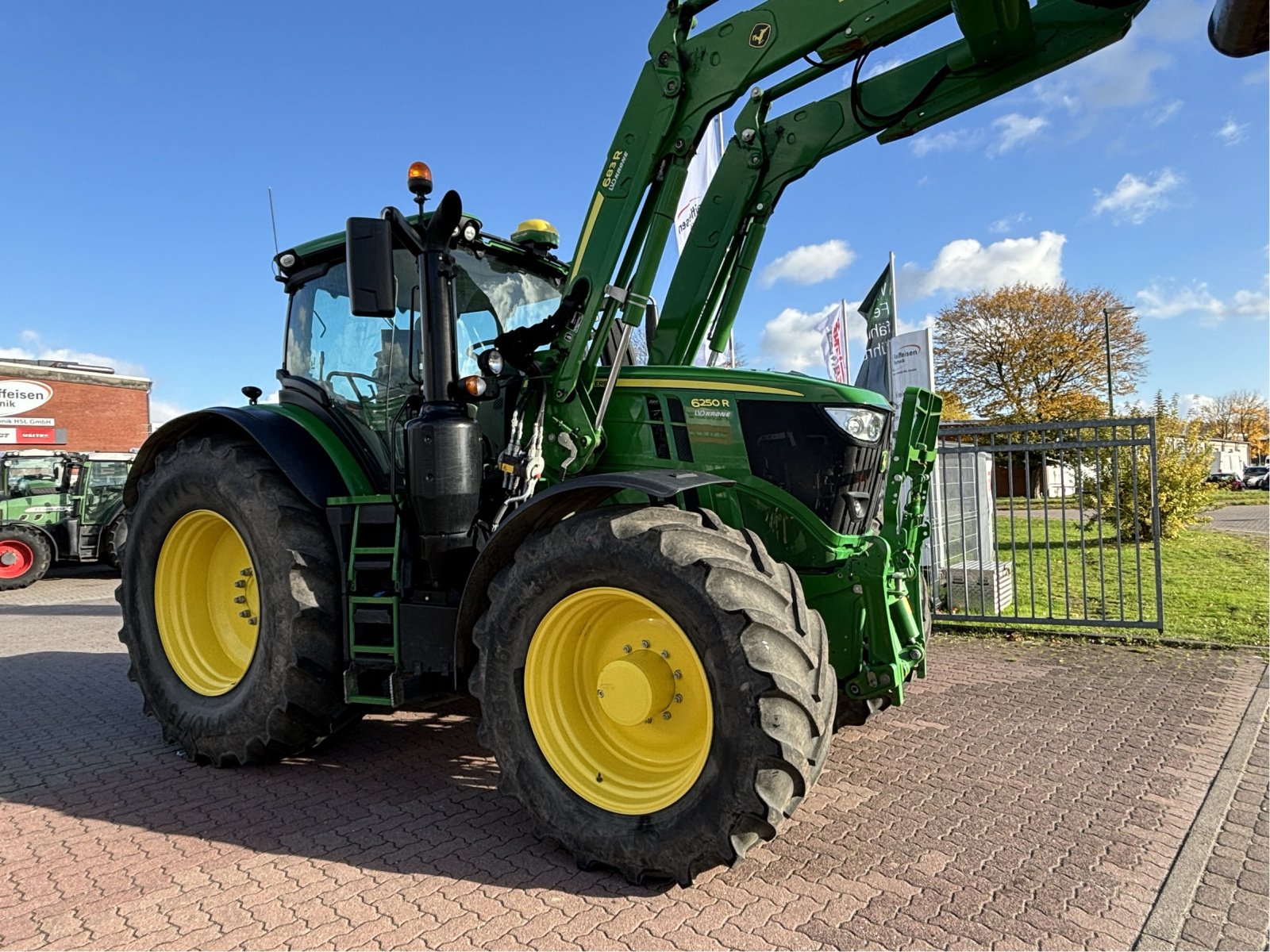 Traktor типа John Deere 6250 R, Gebrauchtmaschine в Elmenhorst-Lanken (Фотография 3)