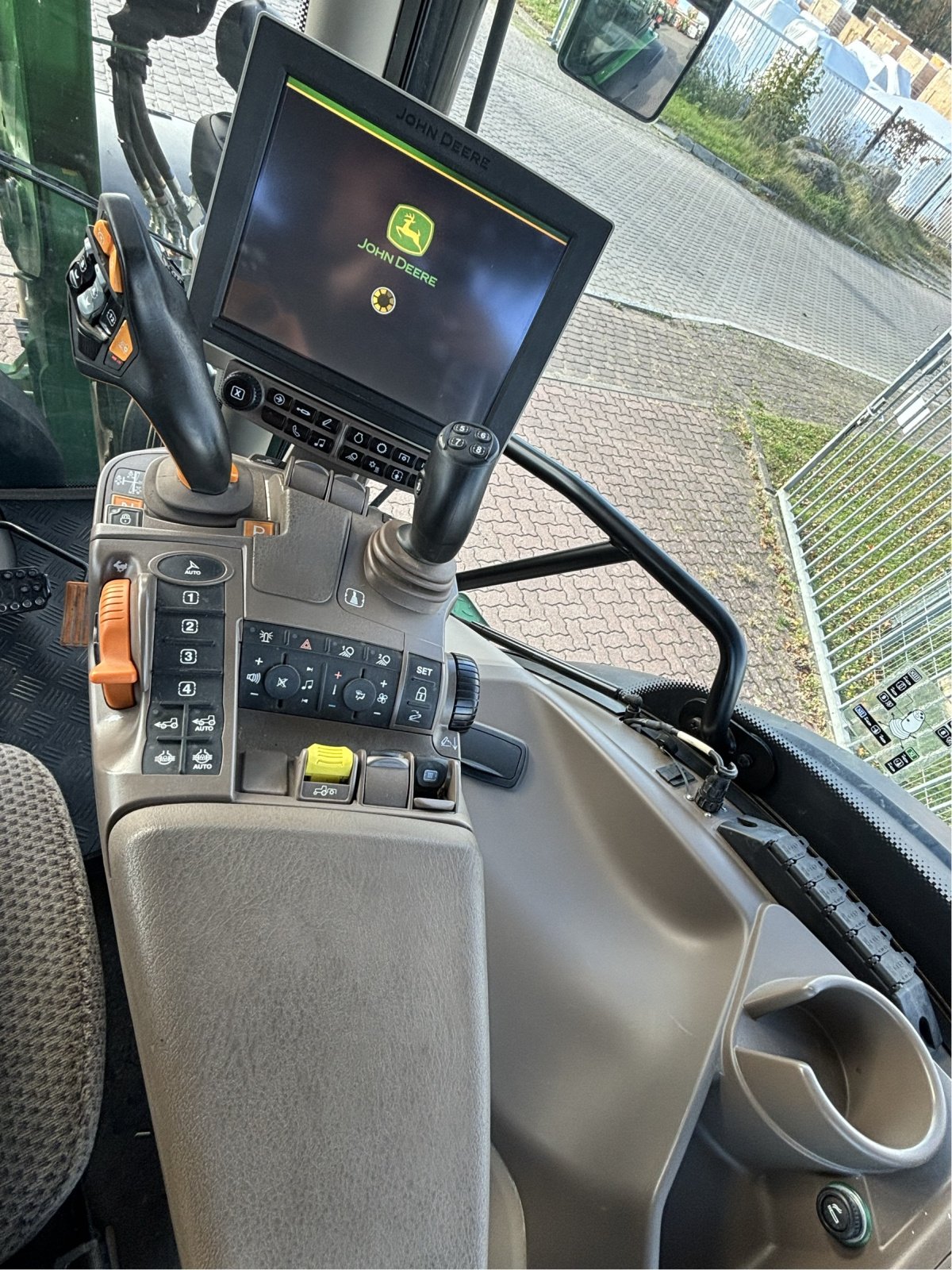 Traktor typu John Deere 6250 R, Gebrauchtmaschine w Elmenhorst-Lanken (Zdjęcie 9)