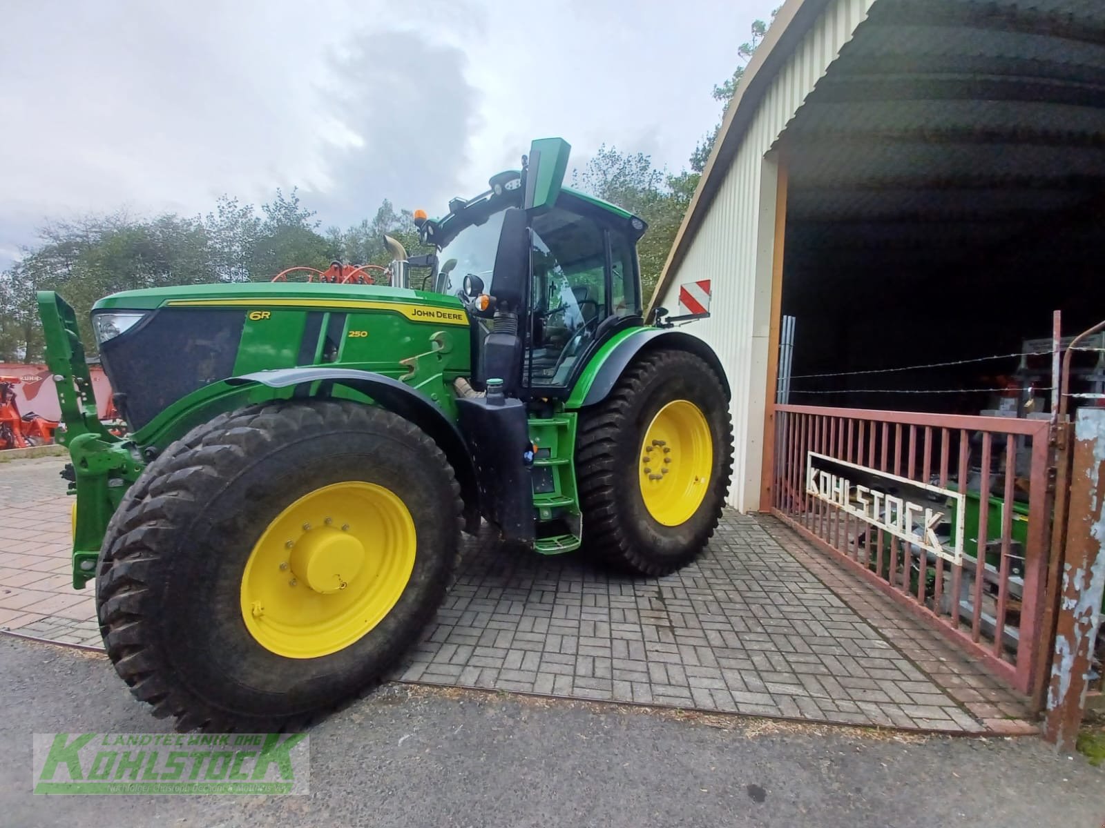 Traktor van het type John Deere 6250R 6R250, Gebrauchtmaschine in Tann (Foto 4)