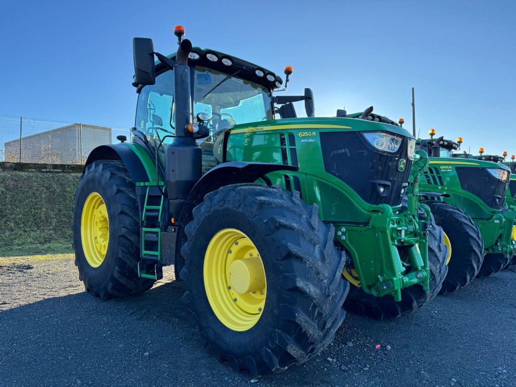 Traktor typu John Deere 6250R COMMANDPRO - GPS, Gebrauchtmaschine v UZERCHE (Obrázok 2)