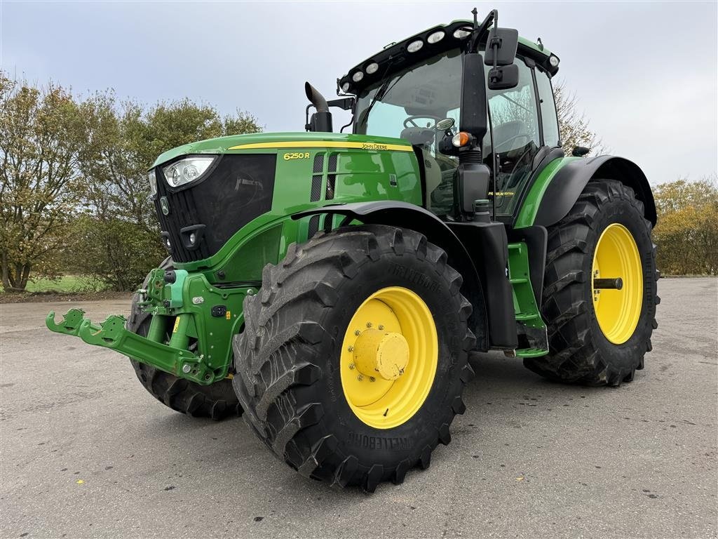 Traktor van het type John Deere 6250R KUN 5800 TIMER OG COMMANDPRO!, Gebrauchtmaschine in Nørager (Foto 1)