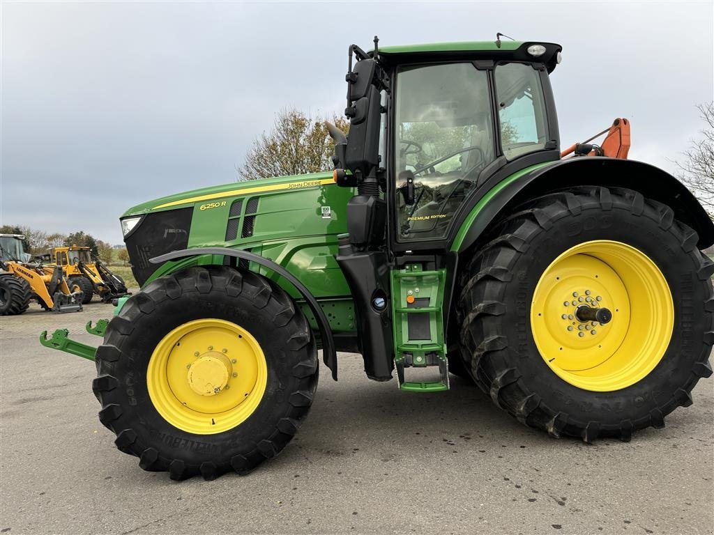 Traktor Türe ait John Deere 6250R KUN 5800 TIMER OG COMMANDPRO!, Gebrauchtmaschine içinde Nørager (resim 3)