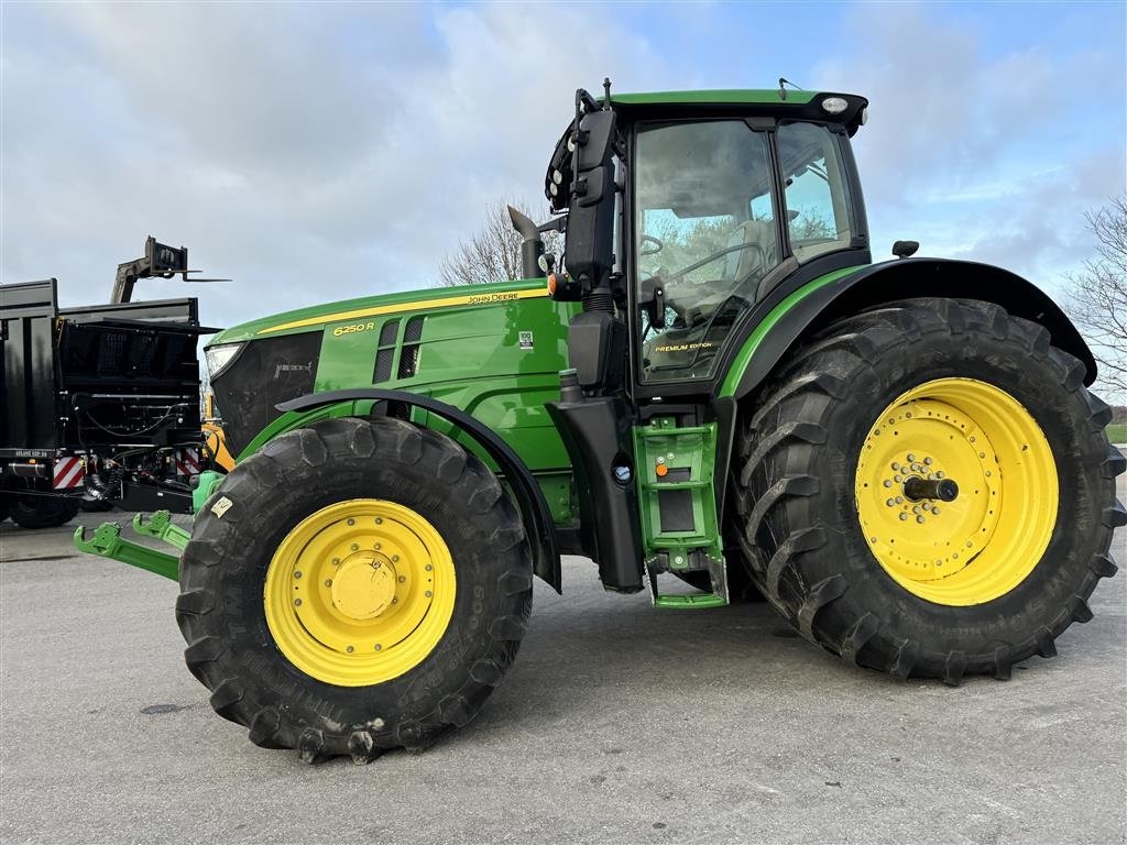 Traktor Türe ait John Deere 6250R KUN 5800 TIMER OG COMMANDPRO!, Gebrauchtmaschine içinde Nørager (resim 3)