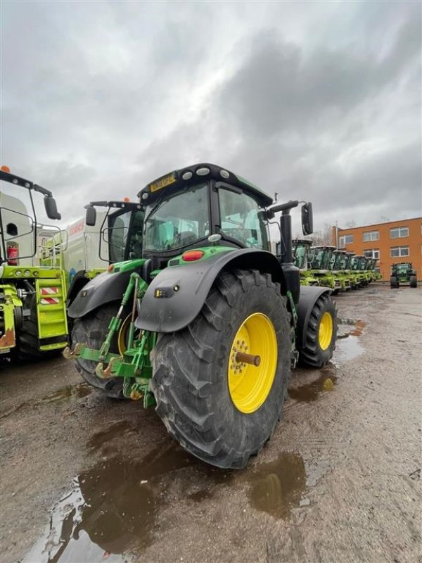 Traktor typu John Deere 6250R m/Frontlift og Front-PTO Front PTO og Front lift. 50 km. Auto steer ready. Vi har 9 stk 6250R til salg!!! Ring til Ulrik for flere billeder og info om fremvisning mm., Gebrauchtmaschine v Kolding (Obrázek 5)