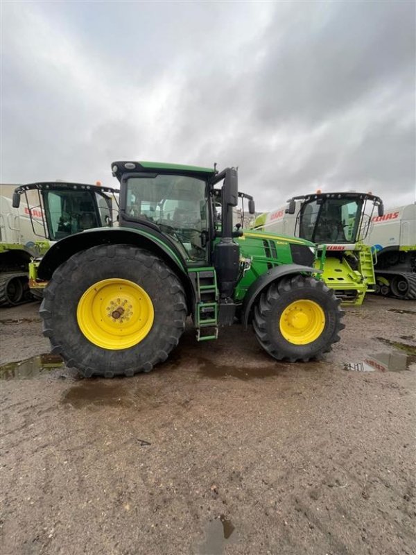 Traktor des Typs John Deere 6250R m/Frontlift og Front-PTO Front PTO og Front lift. 50 km. Auto steer ready. Vi har 9 stk 6250R til salg!!! Ring til Ulrik for flere billeder og info om fremvisning mm., Gebrauchtmaschine in Kolding (Bild 6)