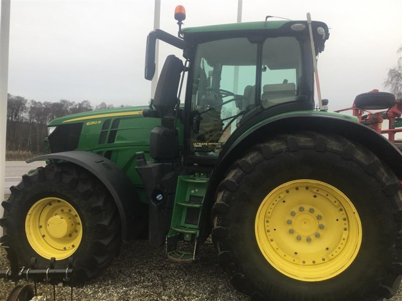 Traktor of the type John Deere 6250R m/Frontlift og Front-PTO STAR FIRE 3000, Meget velholdt, Gebrauchtmaschine in Mern (Picture 1)