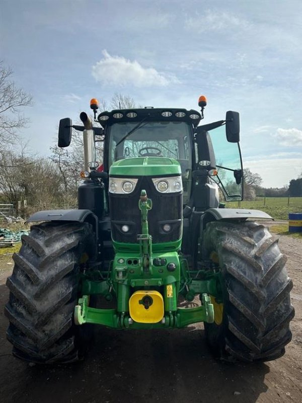 Traktor tip John Deere 6250R m/Frontlift og Front-PTO ULTIMATE EDITION med Front PTO, Front lift, Command arm, StarFire 6000 antenne. GPS. Vi har 9 stk 6250R til salg!!! Ring til Ulrik på 40255544. Jeg snakker Jysk., Gebrauchtmaschine in Kolding (Poză 2)