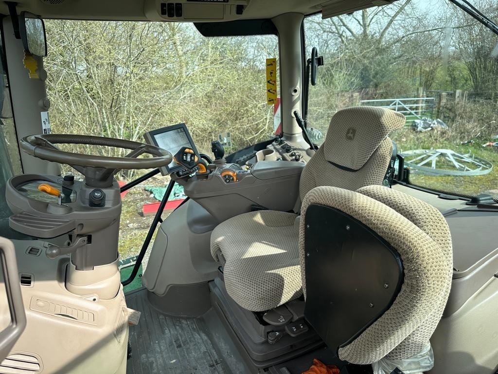 Traktor del tipo John Deere 6250R m/Frontlift og Front-PTO ULTIMATE EDITION med Front PTO, Front lift, Command arm, StarFire 6000 antenne. GPS. Vi har 9 stk 6250R til salg!!! Ring til Ulrik på 40255544. Jeg snakker Jysk., Gebrauchtmaschine In Kolding (Immagine 4)