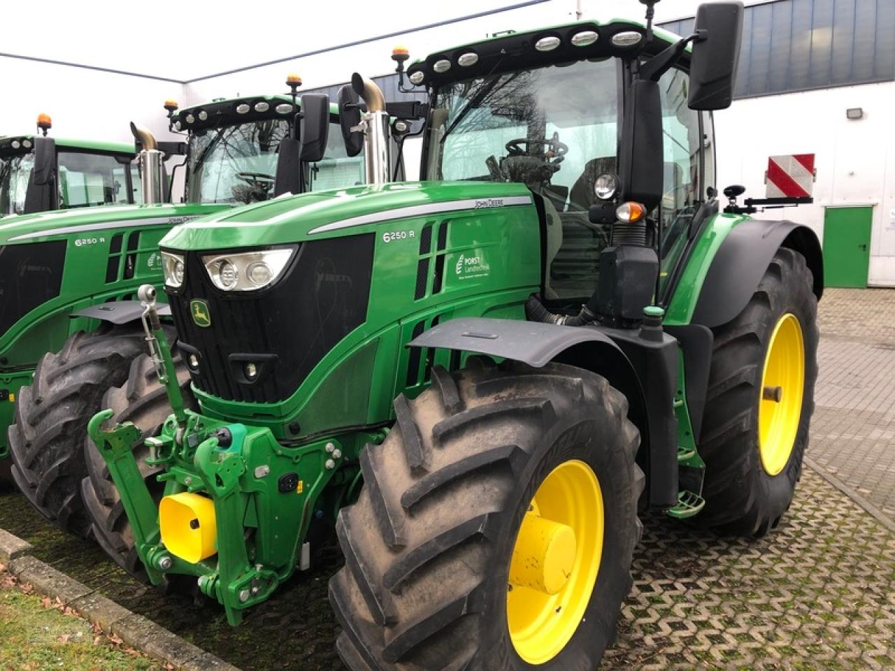 Traktor typu John Deere 6250R MIT FKH/ FZW/ AP-40KM/H, Gebrauchtmaschine v Rauschwitz (Obrázok 2)