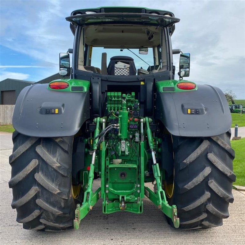 Traktor tipa John Deere 6250R Ultimate Edition Command Pro Arm. Premium activation - AutoTrac og Sektionskontrol GPS. Ultimate Edition. Ultimate Lyspakke. Vi har 9 stk 6250R til salg!!! Ring til Ulrik på 40255544. Jeg snakker Jysk., Gebrauchtmaschine u Kolding (Slika 1)