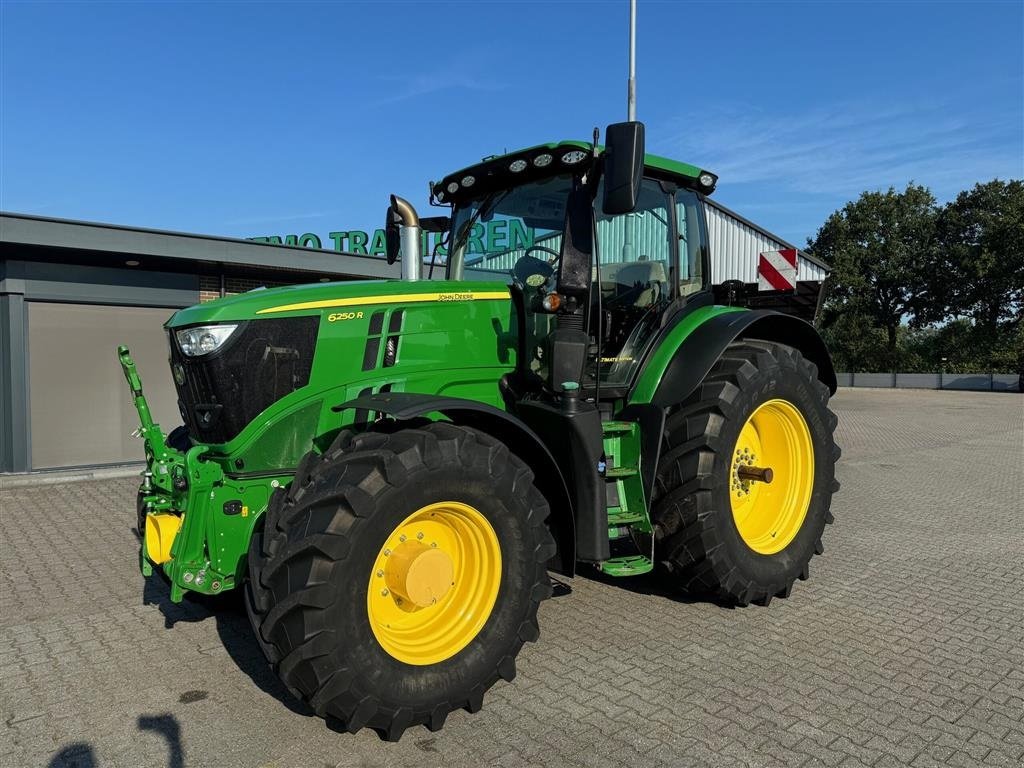 Traktor van het type John Deere 6250R Ultimate Edition Frontlift og PTO, Gebrauchtmaschine in Storvorde (Foto 1)