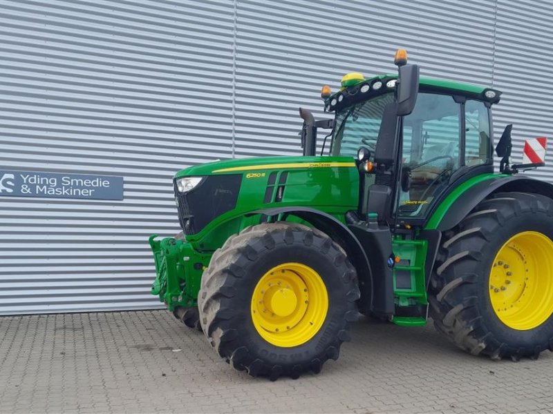 Traktor of the type John Deere 6250R Ultimate Edition - med GPS, Gebrauchtmaschine in Horsens