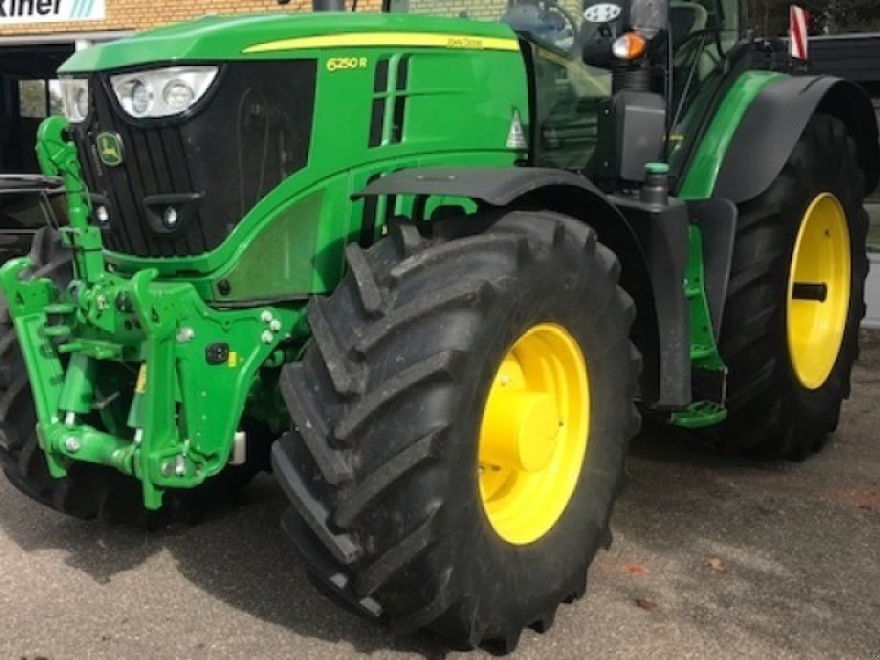 Traktor van het type John Deere 6250R ULTIMATE  Frontlift, Gebrauchtmaschine in Toftlund