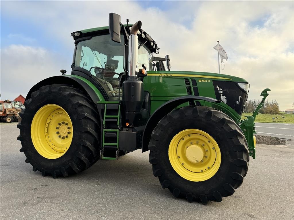 Traktor Türe ait John Deere 6250R ULTIMATE  KUN 4200 TIMER OG COMMANDPRO!, Gebrauchtmaschine içinde Nørager (resim 7)