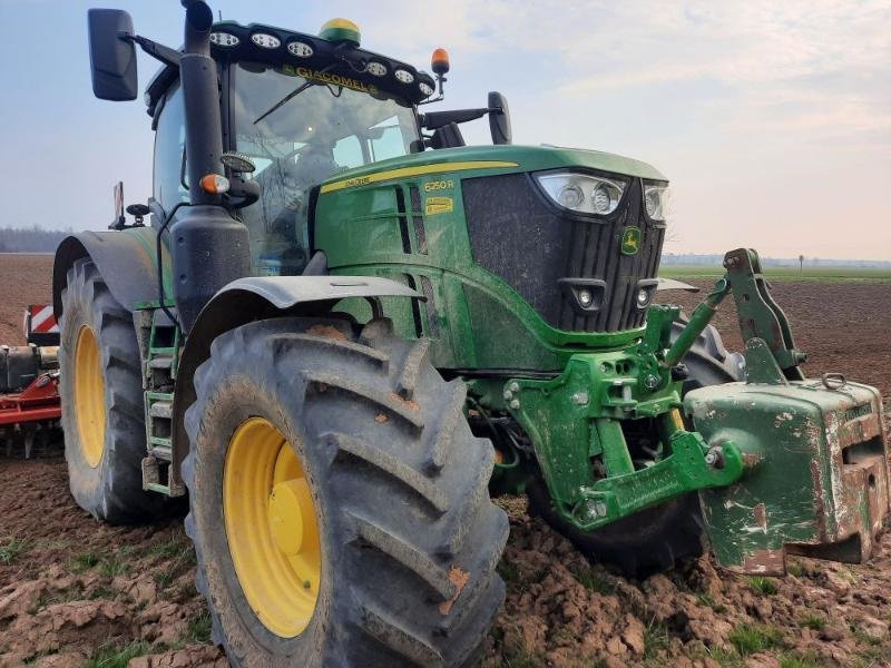 Traktor typu John Deere 6250R, Gebrauchtmaschine v CHAUMONT (Obrázek 1)