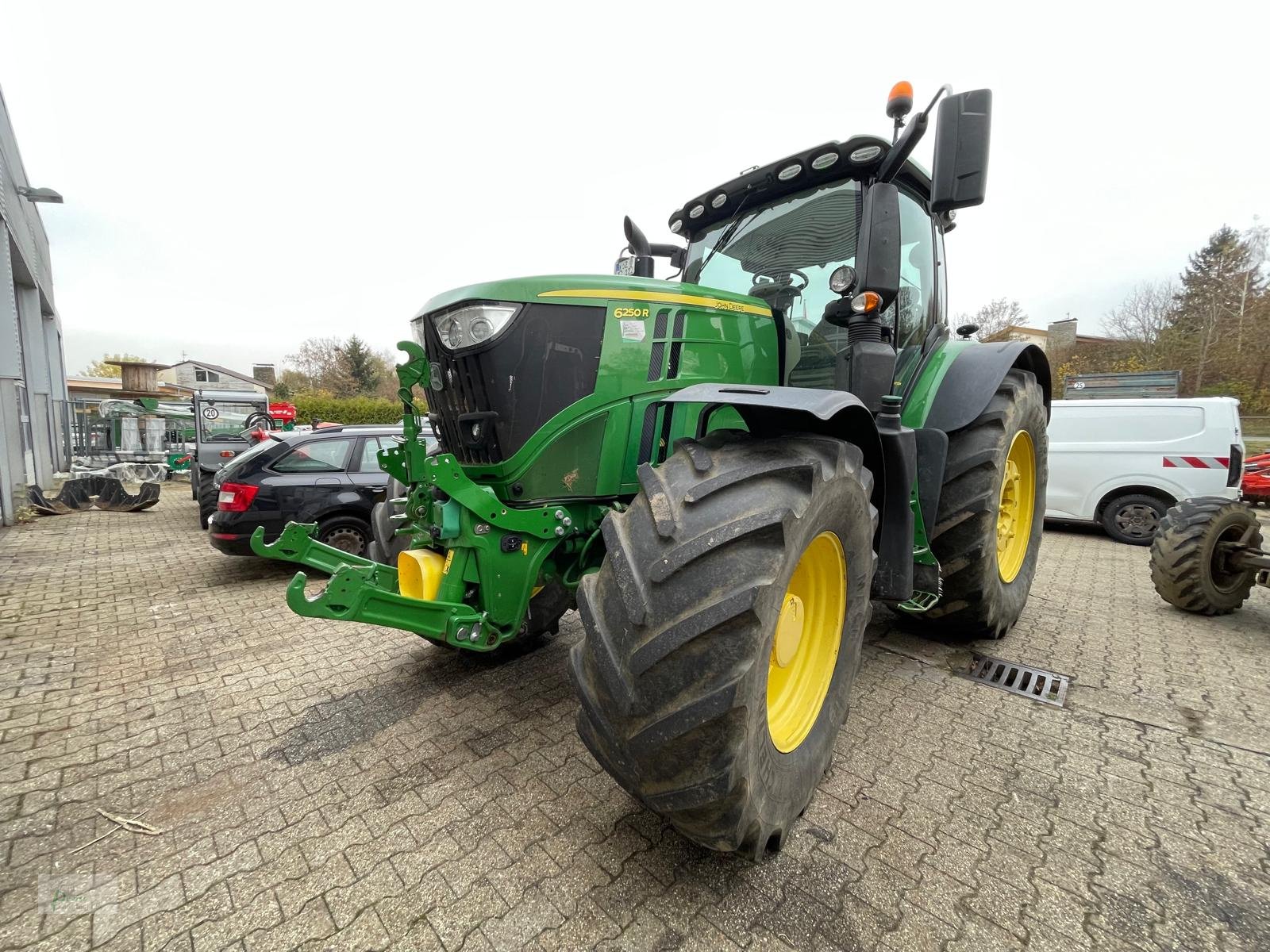 Traktor van het type John Deere 6250R, Gebrauchtmaschine in Bad Kötzting (Foto 1)