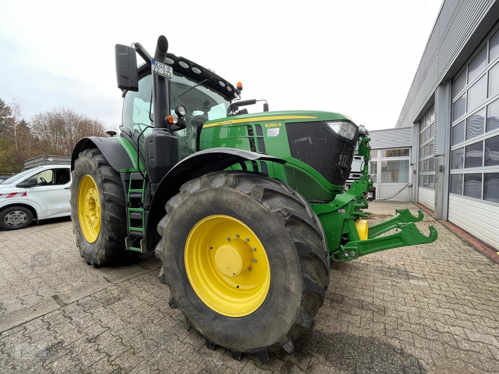 Traktor van het type John Deere 6250R, Gebrauchtmaschine in Bad Kötzting (Foto 2)