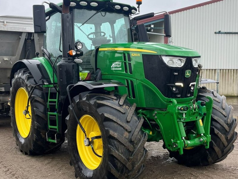 Traktor of the type John Deere 6250R, Gebrauchtmaschine in Starrein