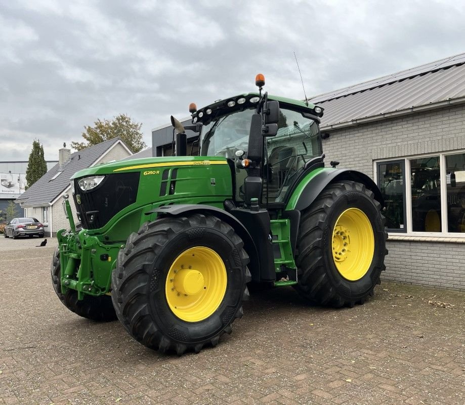 Traktor от тип John Deere 6250R, Gebrauchtmaschine в Staphorst (Снимка 1)