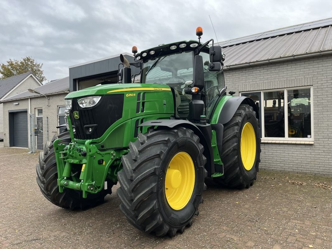 Traktor van het type John Deere 6250R, Gebrauchtmaschine in Staphorst (Foto 2)