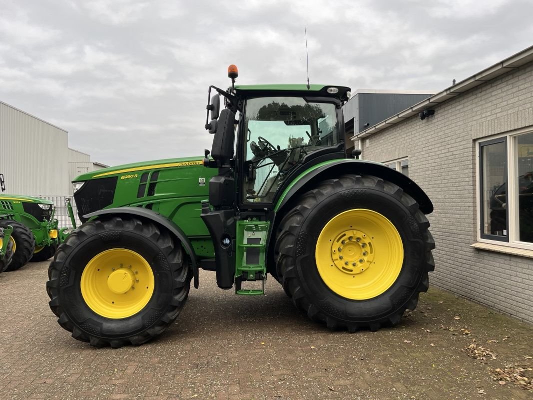 Traktor от тип John Deere 6250R, Gebrauchtmaschine в Staphorst (Снимка 3)