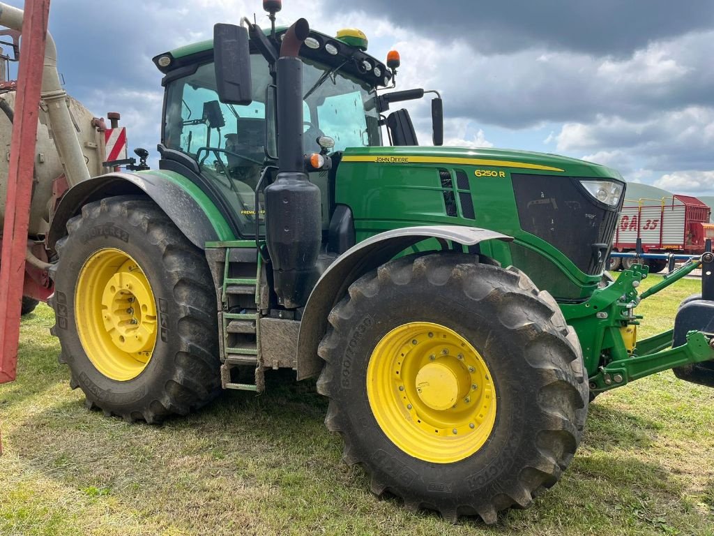 Traktor van het type John Deere 6250R, Gebrauchtmaschine in CHEMAUDIN ET VAUX (Foto 2)