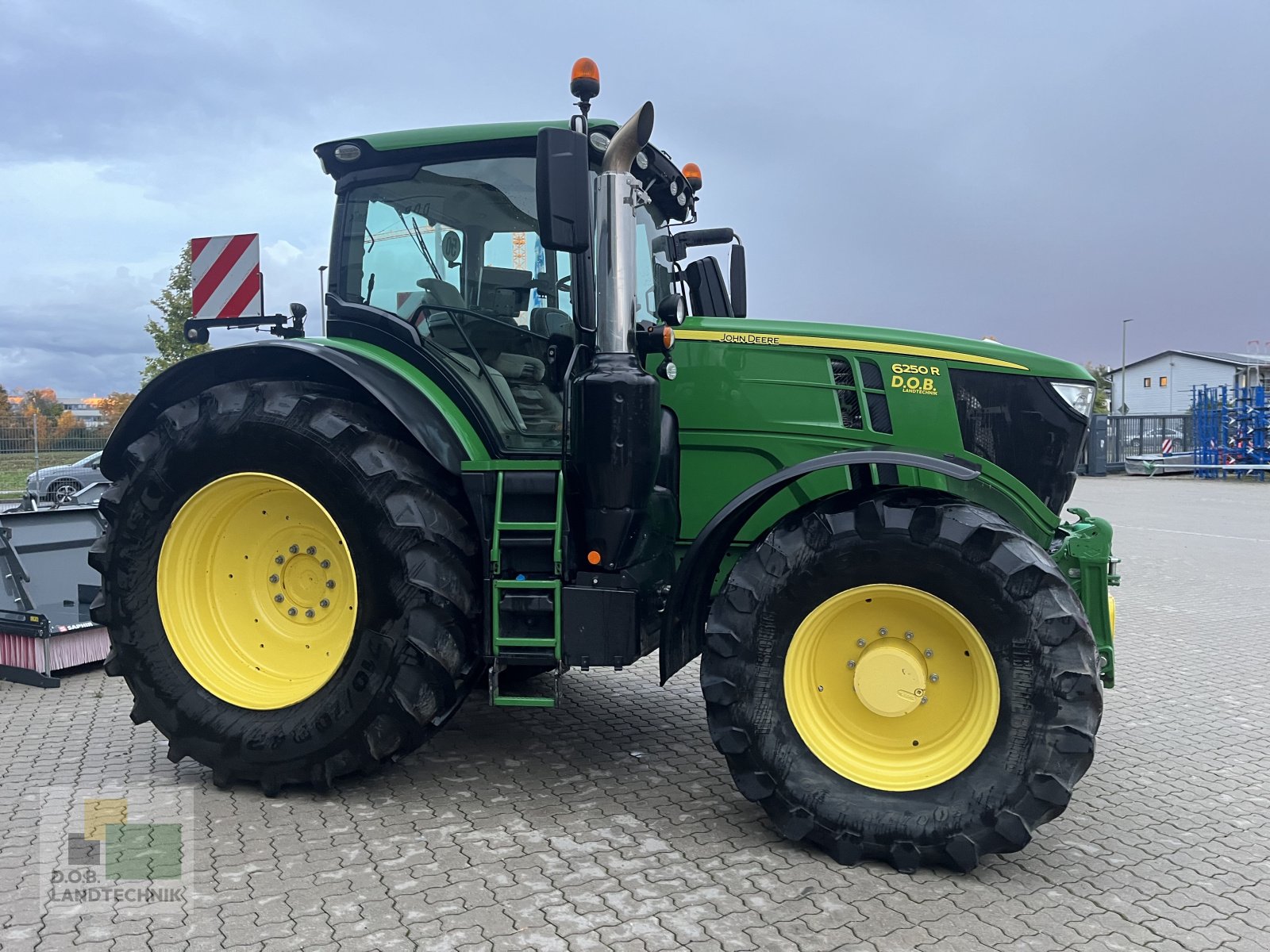 Traktor typu John Deere 6250R, Gebrauchtmaschine v Langweid am Lech (Obrázok 3)