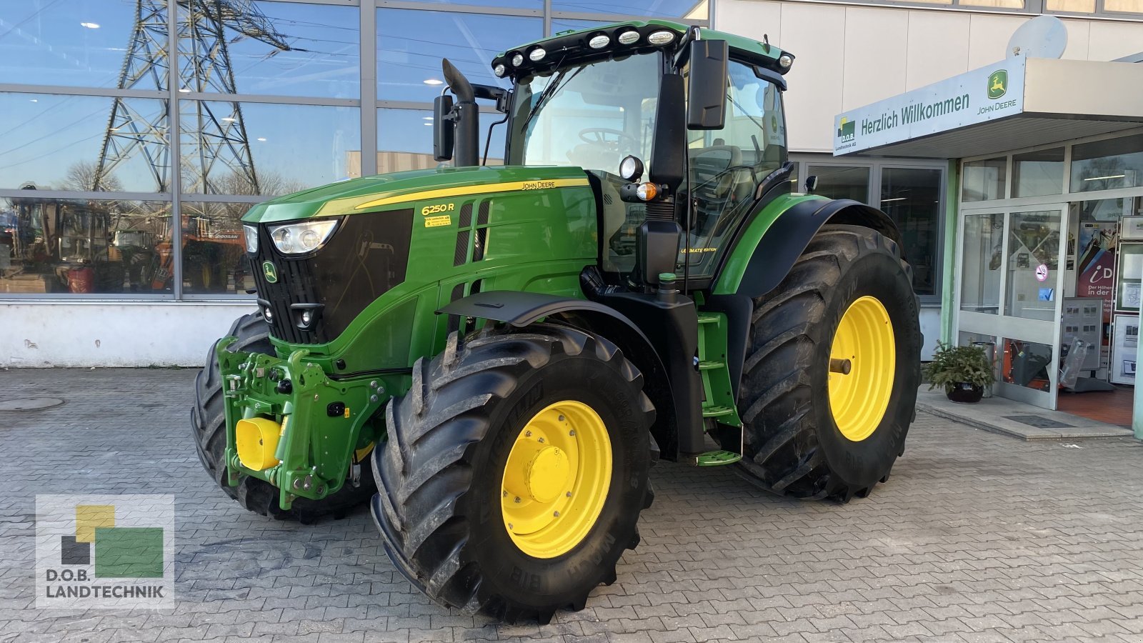 Traktor van het type John Deere 6250R, Gebrauchtmaschine in Regensburg (Foto 1)