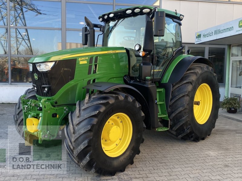 Traktor van het type John Deere 6250R, Gebrauchtmaschine in Regensburg (Foto 1)