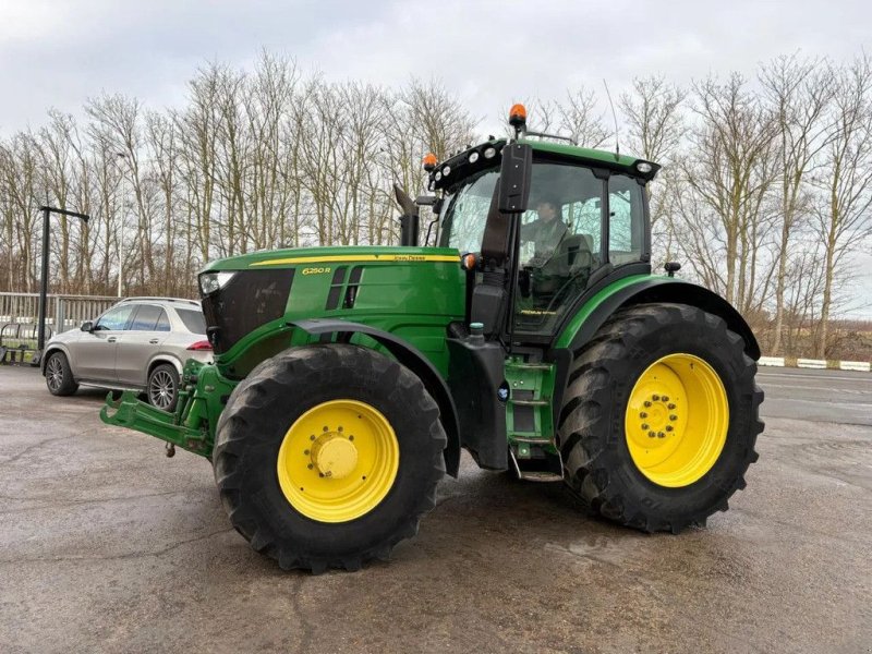 Traktor типа John Deere 6250R, Gebrauchtmaschine в Wevelgem (Фотография 1)