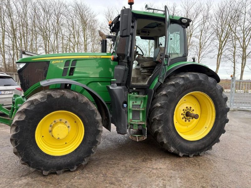 Traktor of the type John Deere 6250R, Gebrauchtmaschine in Wevelgem (Picture 1)