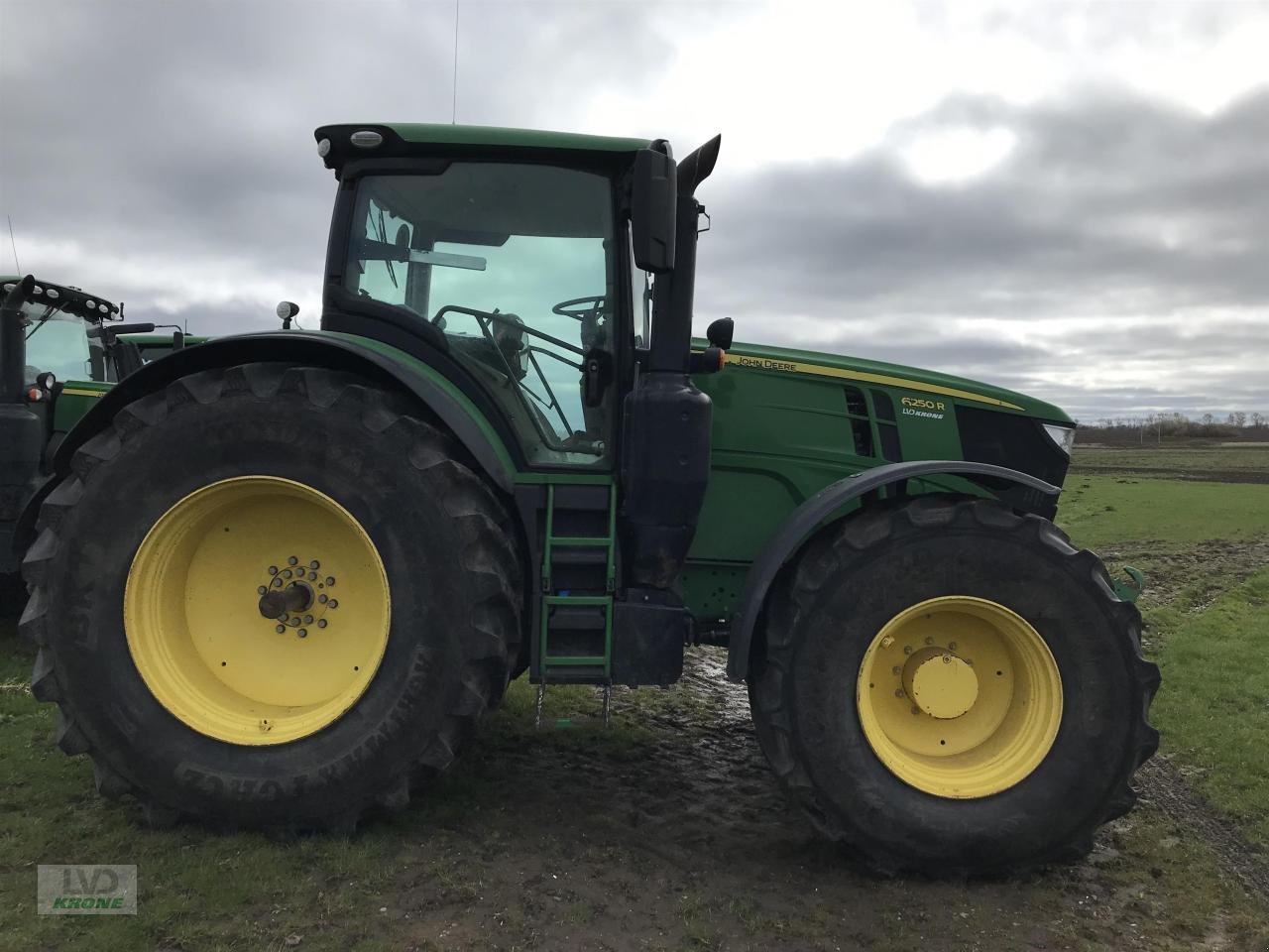 Traktor van het type John Deere 6250R, Gebrauchtmaschine in Alt-Mölln (Foto 2)