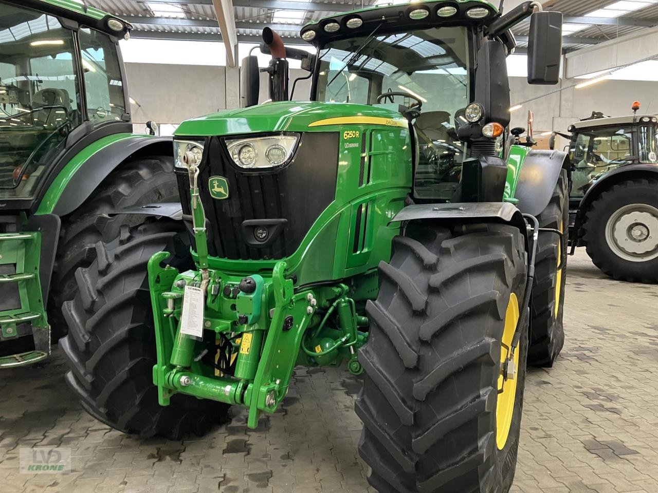 Traktor des Typs John Deere 6250R, Gebrauchtmaschine in Spelle (Bild 2)