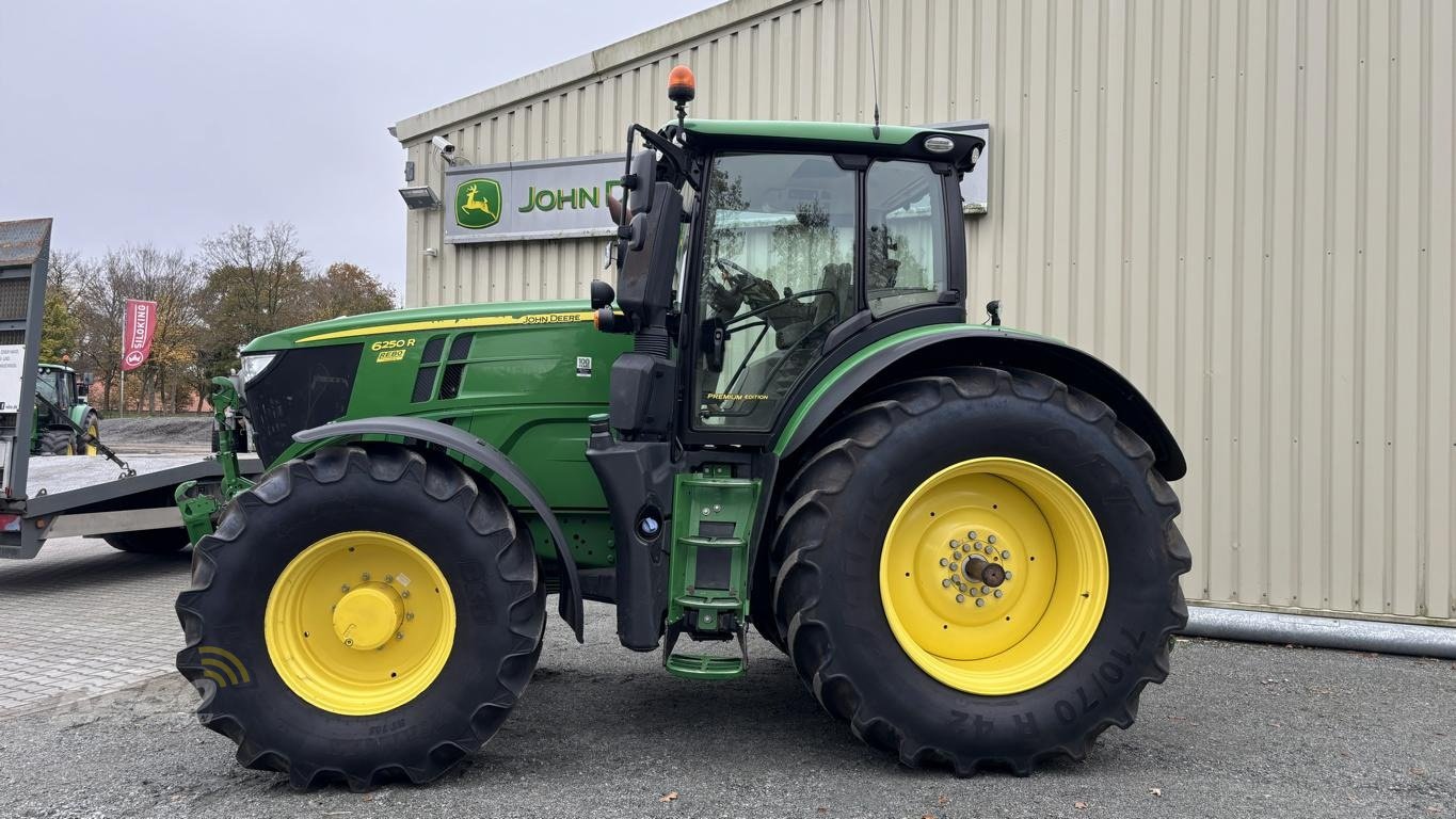 Traktor des Typs John Deere 6250R, Gebrauchtmaschine in Aurich (Bild 3)