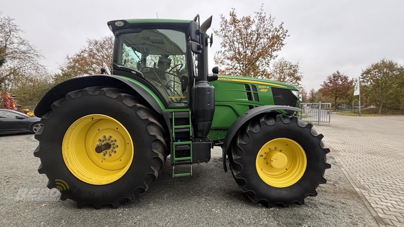 Traktor des Typs John Deere 6250R, Gebrauchtmaschine in Aurich (Bild 4)