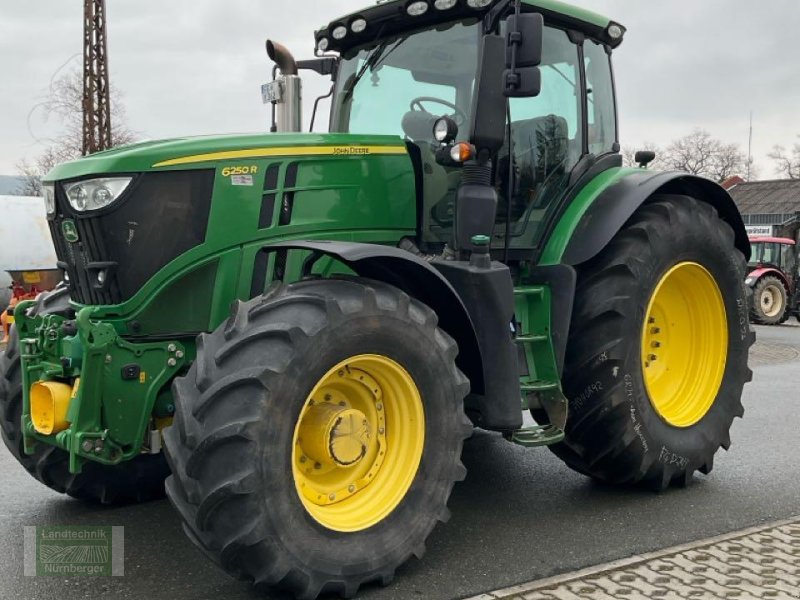 Traktor типа John Deere 6250R, Mietmaschine в Leubsdorf (Фотография 1)