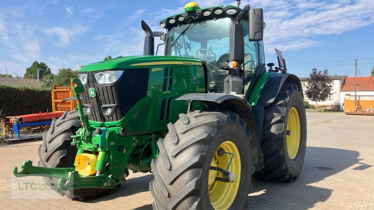 Traktor des Typs John Deere 6250R, Gebrauchtmaschine in Korneuburg (Bild 1)