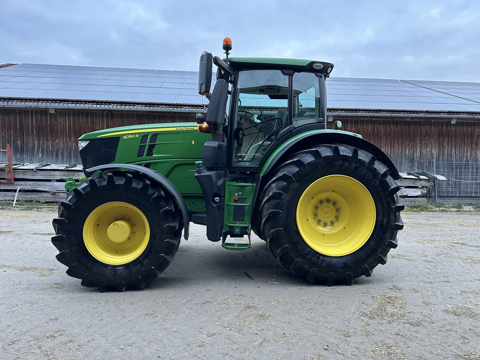 Traktor of the type John Deere 6250R, Gebrauchtmaschine in Feldkirchen - Westerham (Picture 2)