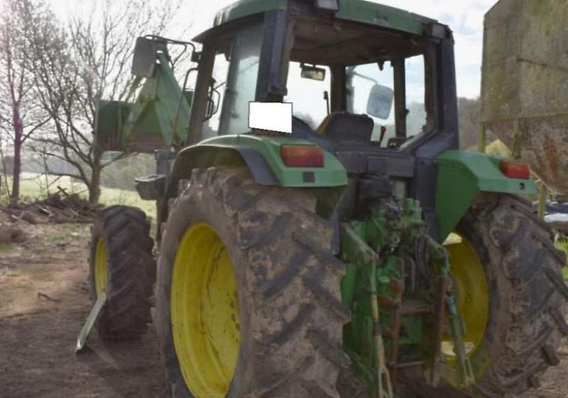 Traktor του τύπου John Deere 6300  mit Brandschaden. Mit Frontlader, Gebrauchtmaschine σε Honigsee (Φωτογραφία 3)