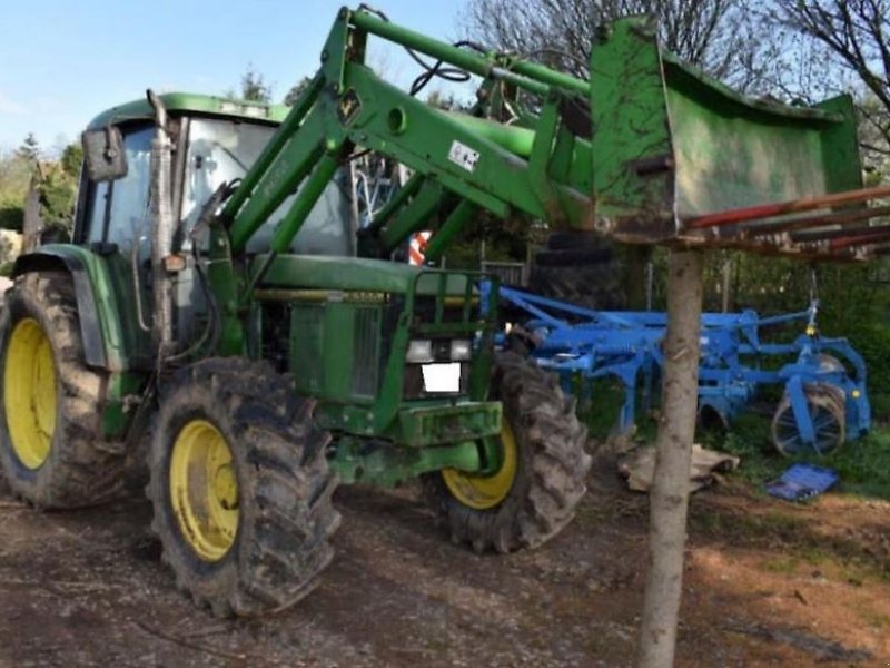 Traktor типа John Deere 6300  mit Brandschaden. Mit Frontlader, Gebrauchtmaschine в Honigsee