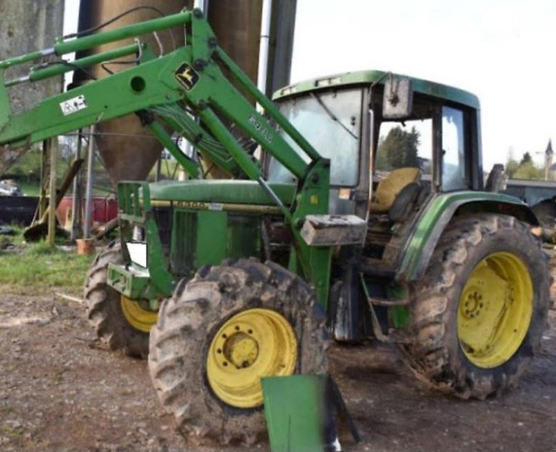 Traktor του τύπου John Deere 6300  mit Brandschaden. Mit Frontlader, Gebrauchtmaschine σε Honigsee (Φωτογραφία 2)