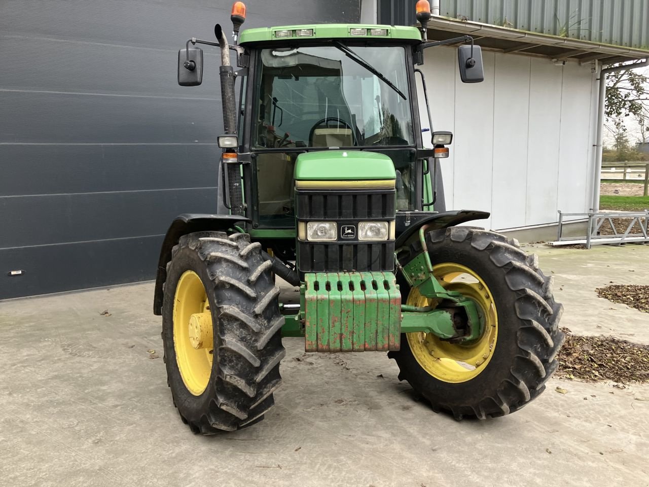 Traktor des Typs John Deere 6300, Gebrauchtmaschine in St. - Jacobiparochie (Bild 2)