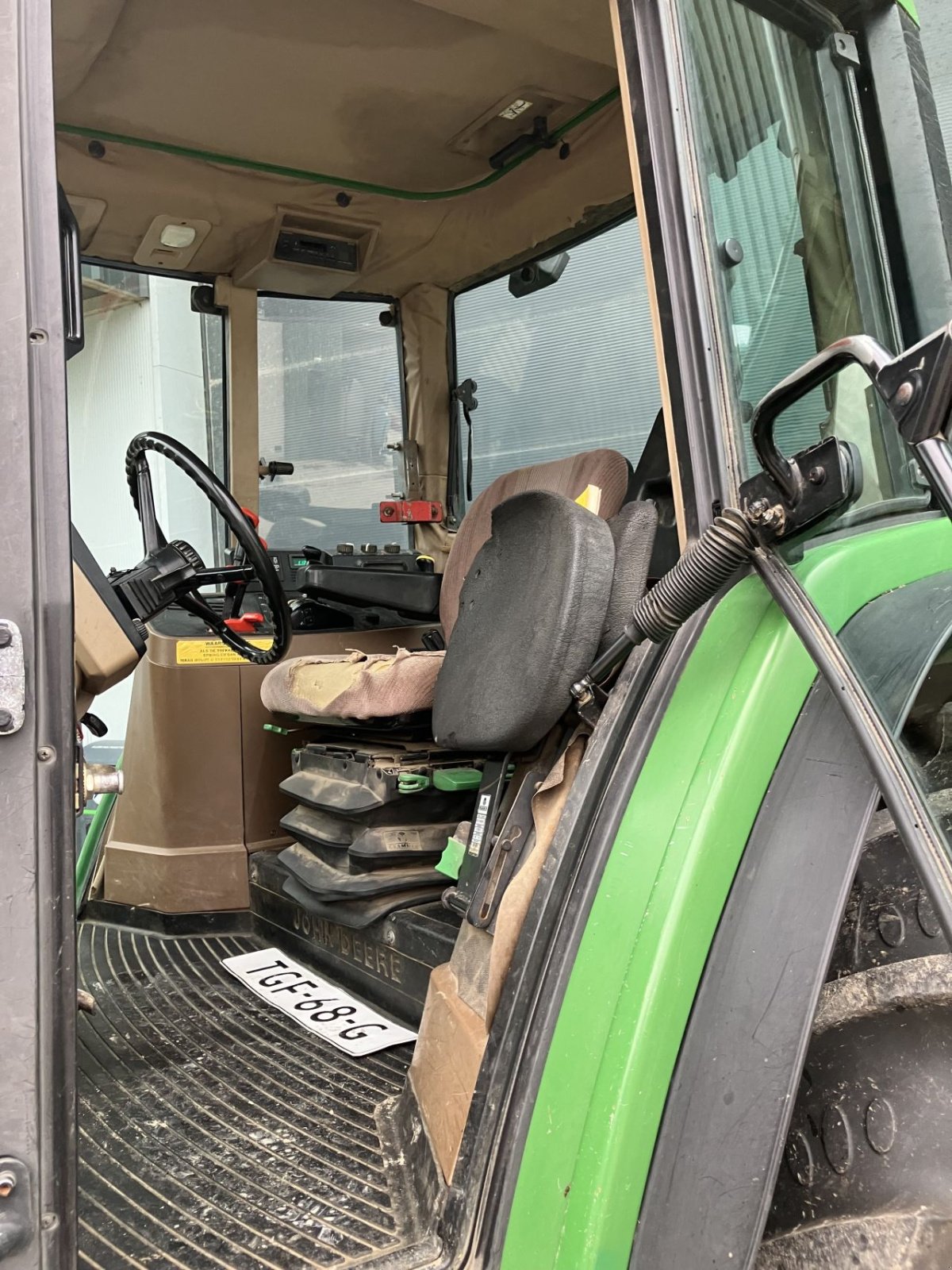 Traktor van het type John Deere 6300, Gebrauchtmaschine in St. - Jacobiparochie (Foto 9)